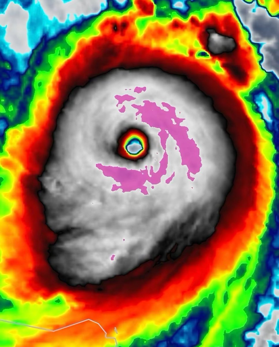 Ne_zaha's tweet image. إنه يقترب بسرعة تصل الى 300 كم/س💀