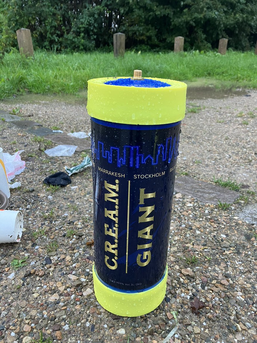 Een gemiddelde woensdagavond voor sommigen..... De zooi laten we gewoon liggen voor de mensen van Brabants Landschap in Haaren.