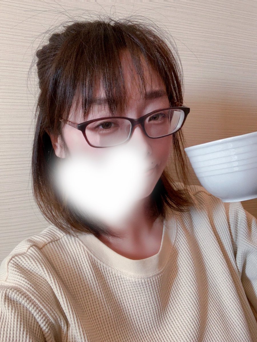 #メガネの日 
寝起きドリアーヌさん
メガネの日には過去のわしを 