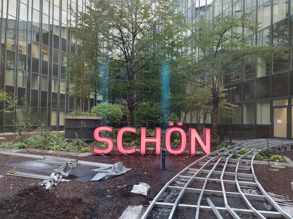 Schön hier <a href="/MPI_ae/">Max Planck Institute for Empirical Aesthetics</a> 😊