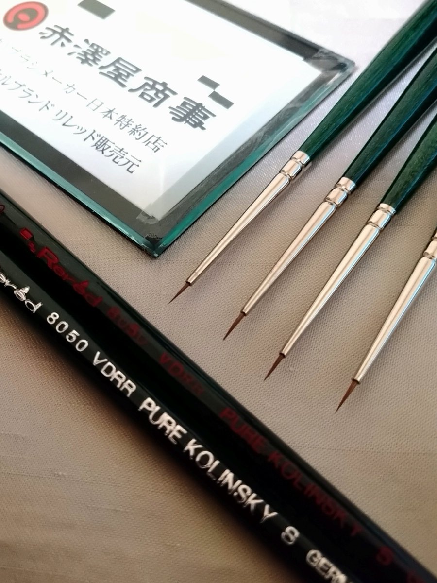 akazawayabrush's tweet photo. 『穂先、金具、軸。基本筆は3部構成』

殆どスルーの金具。これ超希少なんです。
VDRR極小10/0等お持ちの方は先端をご覧あれ。
直径0.50mmや0.73mmの金具先端をR型巻返し仕上げ。
また10/0号には10/0用、5/0号には5/0用を。コストは雲泥違うが使い回しはしない。

これが『美しさと高級感』水彩筆👍 https://t.co/PN45rARdMl