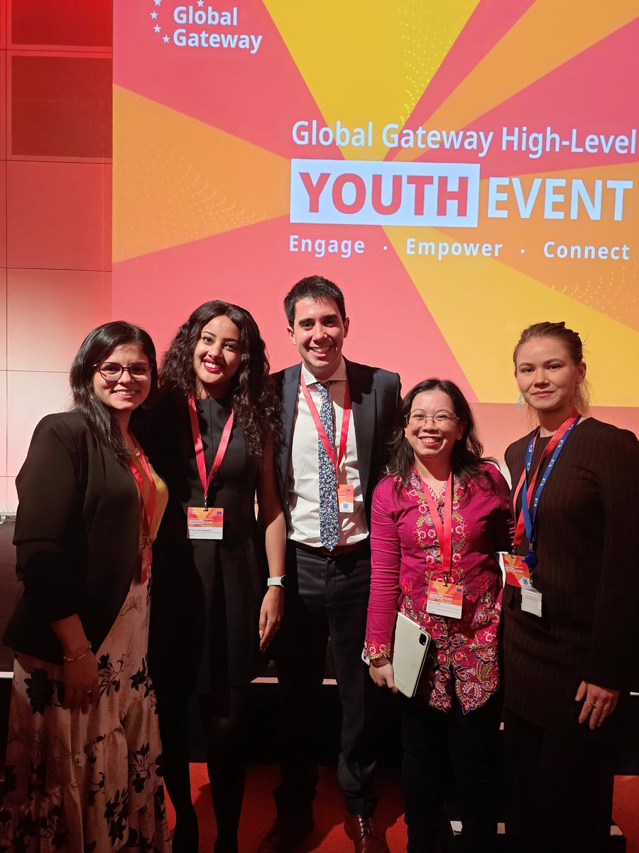 With <a href="/felipepaullier/">Felipe Paullier</a>, Assistant Secretary-General of <a href="/UNYouthAffairs/">UN Youth Office</a>, and the vibrant cohort of Special Advisers on Youth to <a href="/JuttaUrpilainen/">Jutta Urpilainen</a> of <a href="/EU_Partnerships/">EU International Partnerships 🇪🇺</a>, ready for the Global Gateway High-Level #Youth event 🙌🏼
#YouthLeadsTheWay
#YouthActionPlan
#GlobalGateway
#Empower