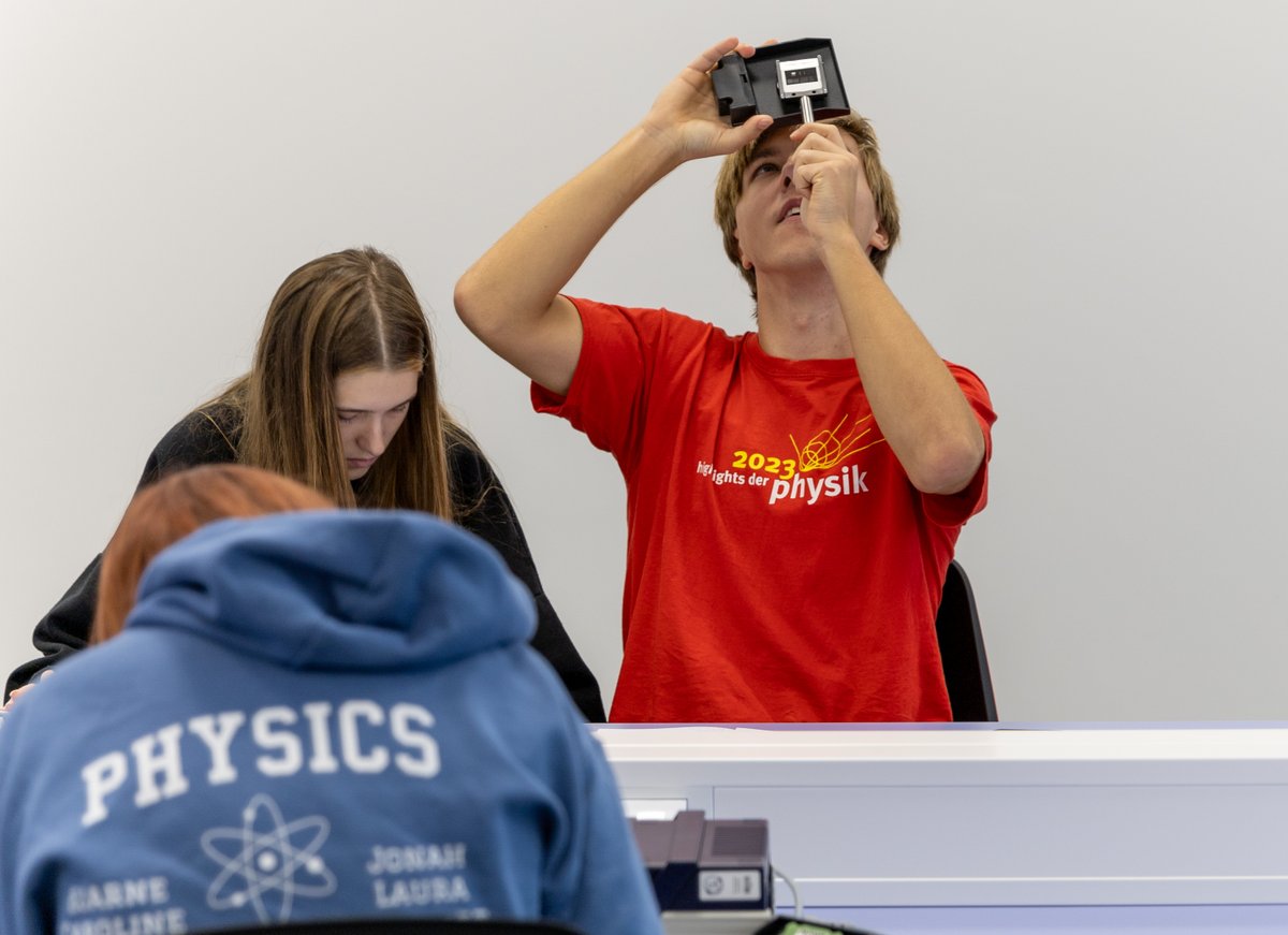 EuropeanXFEL's tweet photo. #Xcool_Lab of @EuropeanXFEL has opened doors now. First #physics class came from Gymnasium #Schenefeld. Their topic: ‘The invisible world of #X-rays’. Courses in molecular #biology will also take place soon. https://t.co/ixAedN4p7H