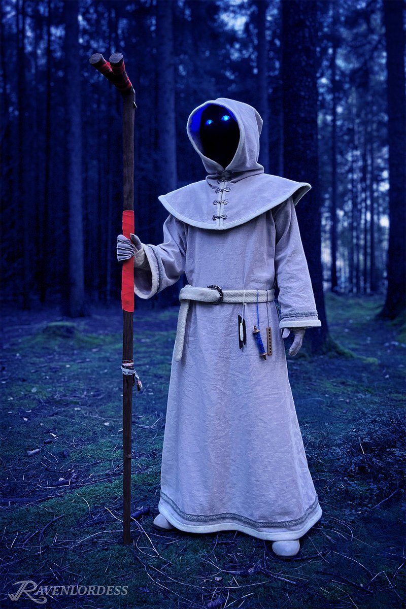 Any Loom fans here?

I made a Bobbin Threadbare cosplay early this year, and now I finally have some proper photos of it. Here’s the first one.

The photo was taken by void256 and edited by me.

#Amiga #RETROGAMING #cosplay