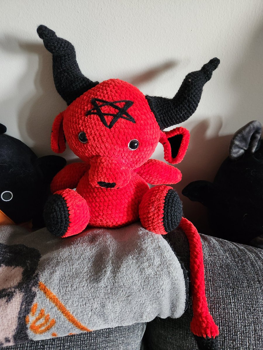 SpookyRainer's tweet photo. Isn't he adorable? https://t.co/2P54Bkr0Ep