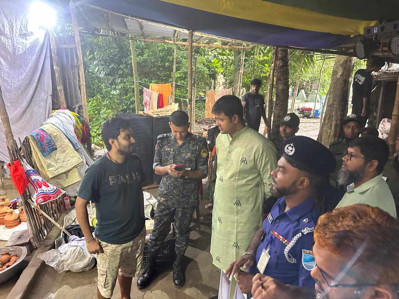 চরভদ্রাসনের বিভিন্ন পুজা মন্ডপ পরিদর্শন করলেন ইউএনও