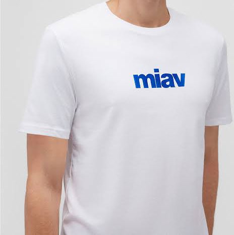 Şu tişörtleri giyenin aklını ikeyim yıllardır bitmedi bunu giyenin kendisine saygısı yoktur kendine saygısı olmayanın anasını ikeyim