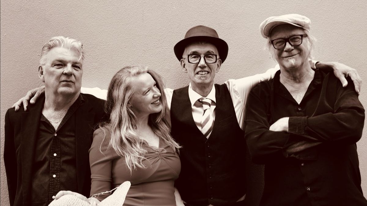 October 10, the anniversary of Edith Piaf's death. This song, the first single from my new CD Chansons?Toujours! was written by Jacques Brel with Piaf in mind. He was never able to give it to her, they just missed each other, Piaf was already gone. tinyurl.com/5ycynj68