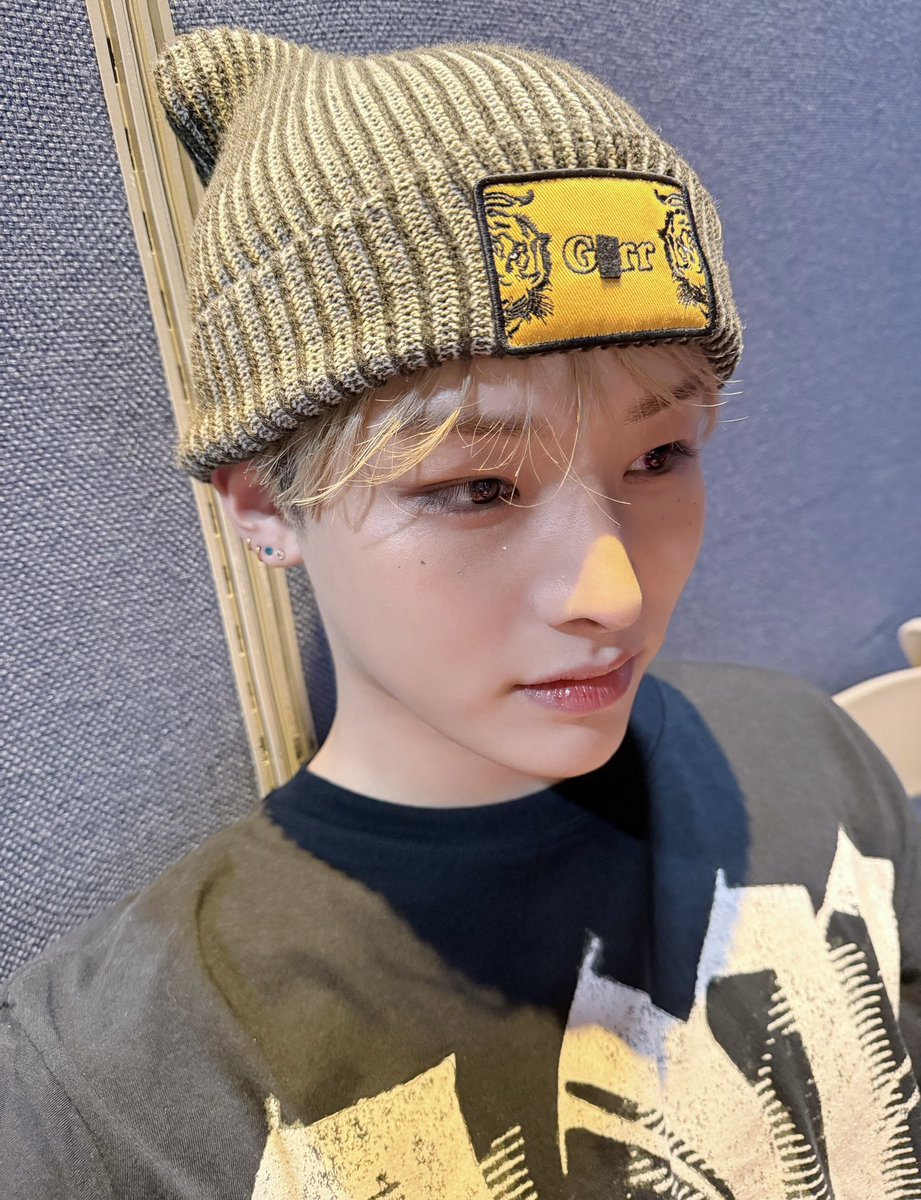 XODIAC_MEMBERS's tweet photo. [#렉스]

엠카 정복 완료 !!! 
냥이 모자 어때 ?🧏‍♂️

#XODIAC #소디엑 #LEX #렉스 https://t.co/OeoD8sRySY