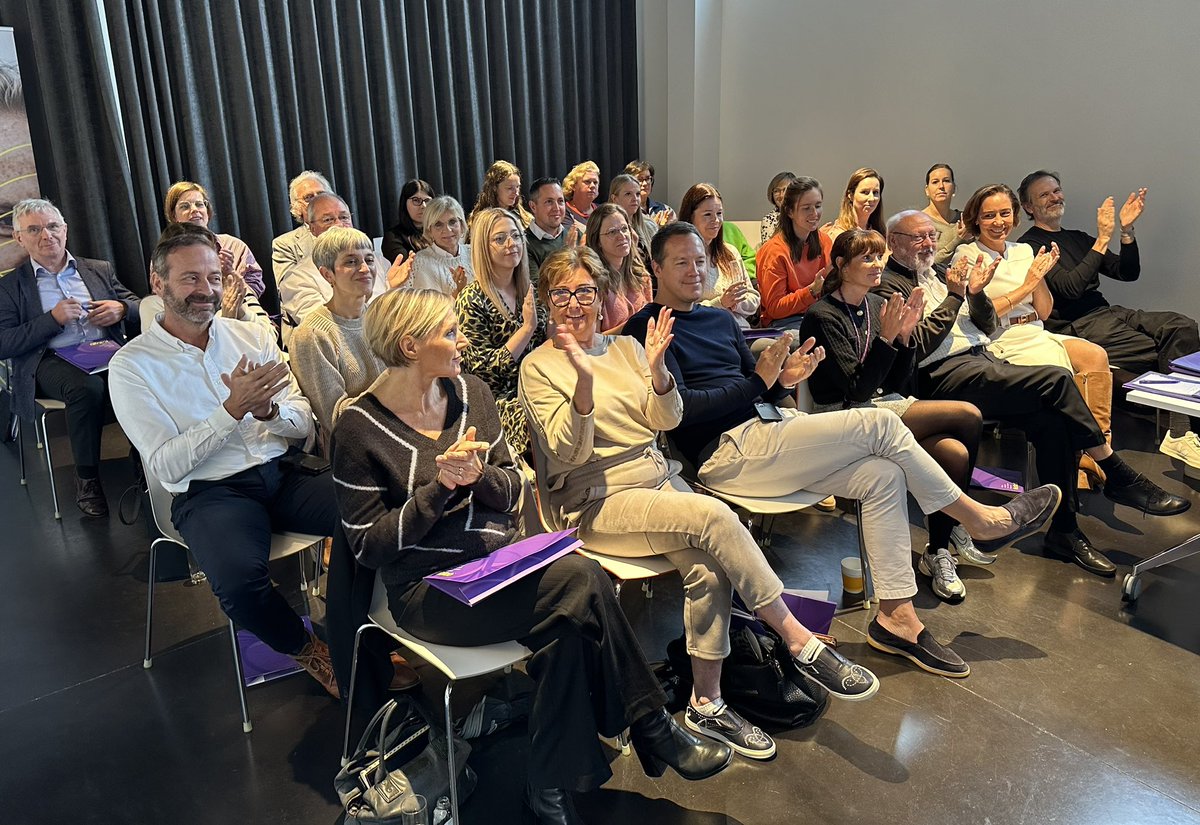 LucColemont's tweet photo. Erg dankbaar personeel van #CMA labo @stadherentals voor @StopDarmkanker lezing #738 over belang #microbioom bij ontstaan #darmkanker! 💙🦠
Txs @Ann_Dhoedt CEO #Fidlab en @WencelTop voor hartelijke ontvangst en prima organisatie! 🙏
#samensterk #kennisdelen 😉 https://t.co/iH45sQPKpR