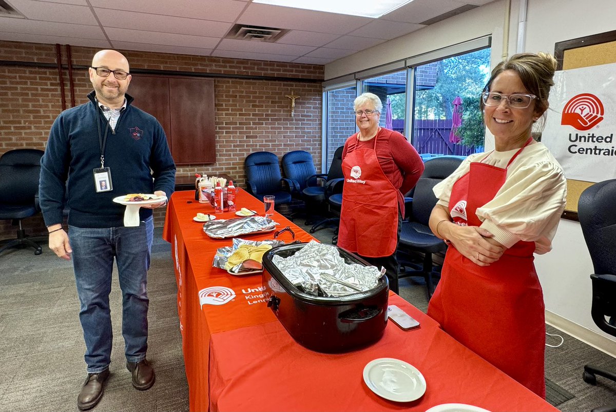 alcdsb's tweet image. Our Annual United Way Campaign Pancake Breakfast has commenced! A perfect way to start a chilly day. Thanks to our senior team for an early start and for United Way KFL&amp;amp;A for serving pancakes! @unitedwaykfla @unitedwayhpe