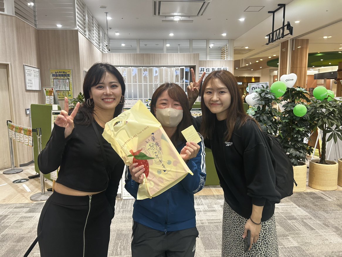 akiyama0530's tweet photo. 今週の嬉しいできごと〜☺️

大井町店の井上Tが愛知に臨店😳✨

そしてスーパードッキリ
東中野店の高岡店長が突然臨店！！！！！

会いに来てくれるだけ嬉しいのに
差し入れやお手紙までありがとうございました🥹✨

またいつでも来てください🫶
あたしもいろんな人に会いに行きたい気分☺️ https://t.co/LNUTHh3K3f