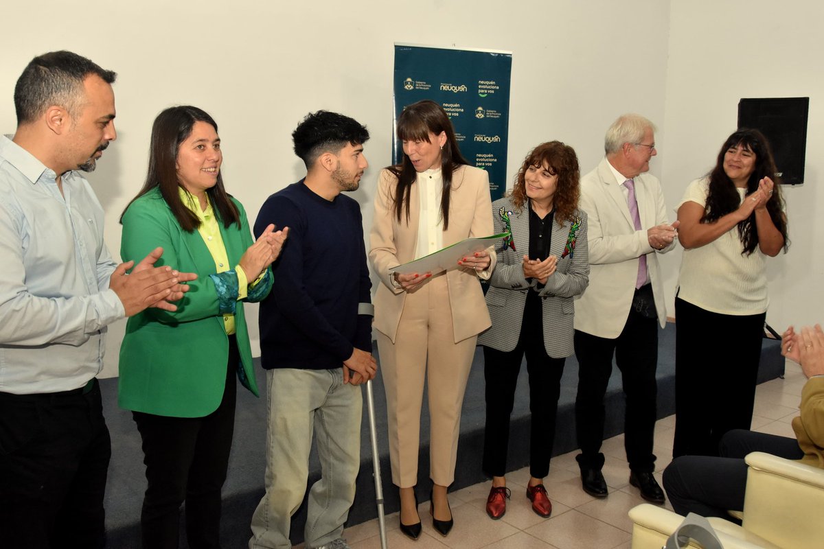 ¡Iñaki: orgullo neuquino! 🎉
Junto a todo el equipo de la Secretaria de Deportes y Juventudes entregamos el merecido reconocimiento de Personalidad Destacada del Deporte Neuquino firmado por decreto por el Gobernador <a href="/Rolo_Figueroa/">Rolo Figueroa</a> 

Gracias <a href="/tanapasqualini/">María Pasqualini</a> por acompañarnos y