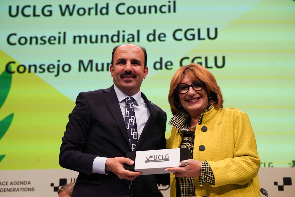 United Cities (@uclg_org) on Twitter photo 🟡 The UCLG World Council in The Hague closes w/ Jan Van Zanen receiving the mandate of President from <a href="/u_ibrahim_altay/">Uğur İbrahim Altay</a>
💬 “Let us work on the New Peace Agenda for Future Generations, to use the words of Benjamin Duerr: “filled w/ ideals, courage, resilience & high expectations” 🟡 The UCLG World Council in The Hague closes w/ Jan Van Zanen receiving the mandate of President from <a href="/u_ibrahim_altay/">Uğur İbrahim Altay</a>
💬 “Let us work on the New Peace Agenda for Future Generations, to use the words of Benjamin Duerr: “filled w/ ideals, courage, resilience & high expectations”