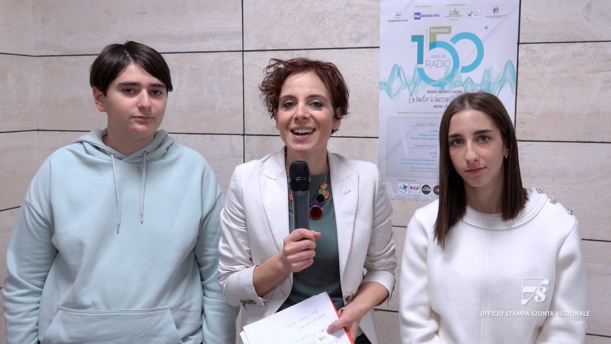 #caleidoscopio, 𝟭𝟬𝟬 𝗮𝗻𝗻𝗶 𝗿𝗮𝗱𝗶𝗼 /3  
Delegazioni del Liceo delle Scienze Umane di #Potenza e del Liceo di Marsico nuovo hanno visitato la mostra sulla storia della #radio e sono intervenuti nel corso della diretta di Radio Città. 

👉 youtu.be/kDaEQ85Z4Co