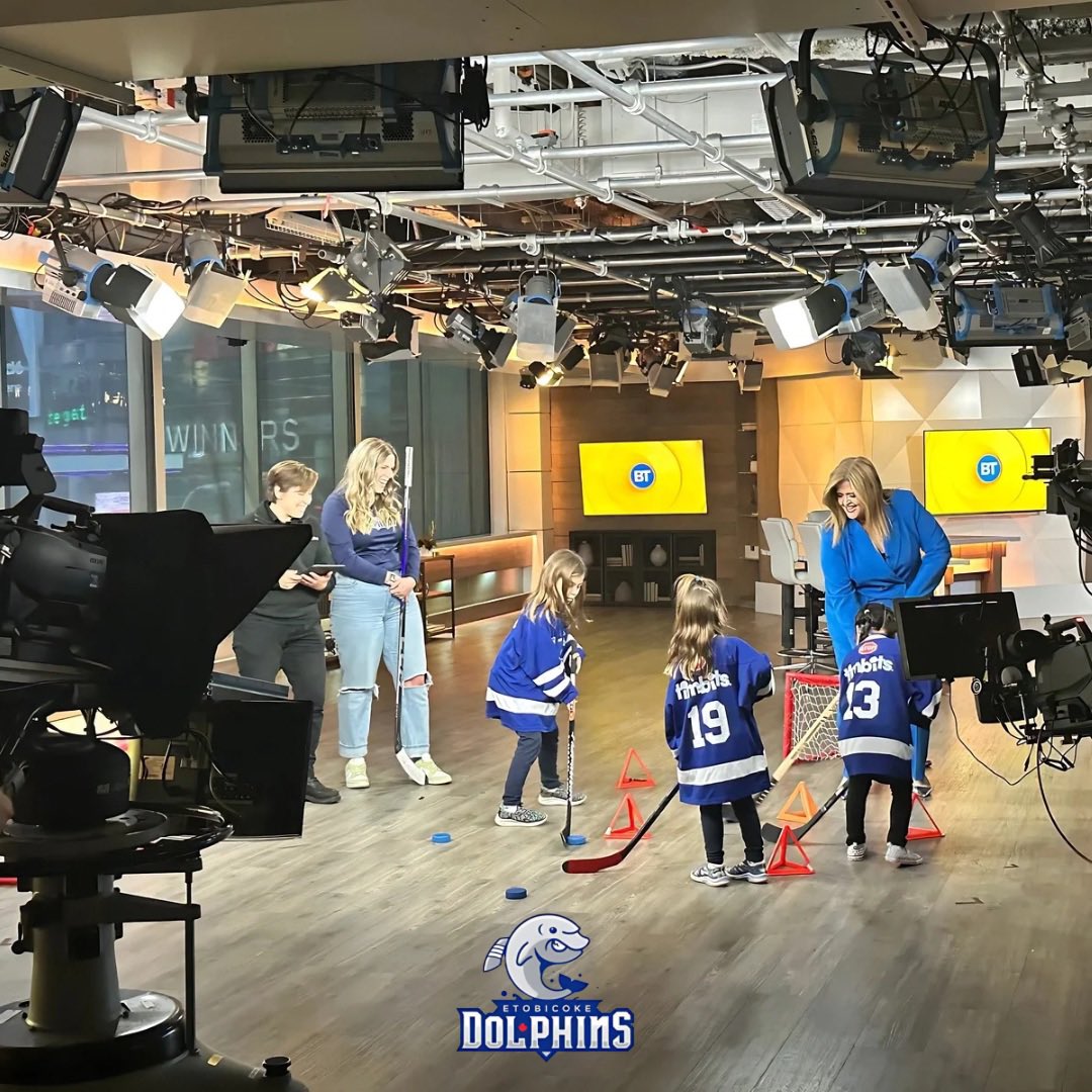 EtobDolphins's tweet photo. Some of our U7 Dolphins, along with Coach Molly McAskill and Tims restaurant owner Jess Bowman, joined Meredith Shaw on @breakfasttv  to chat about the significance of My First Jersey Day!

#MyFirstJersey #bleedblue
#etobicokedolphins #etobicokedolphinshockey #owha https://t.co/t3sayQTLE2