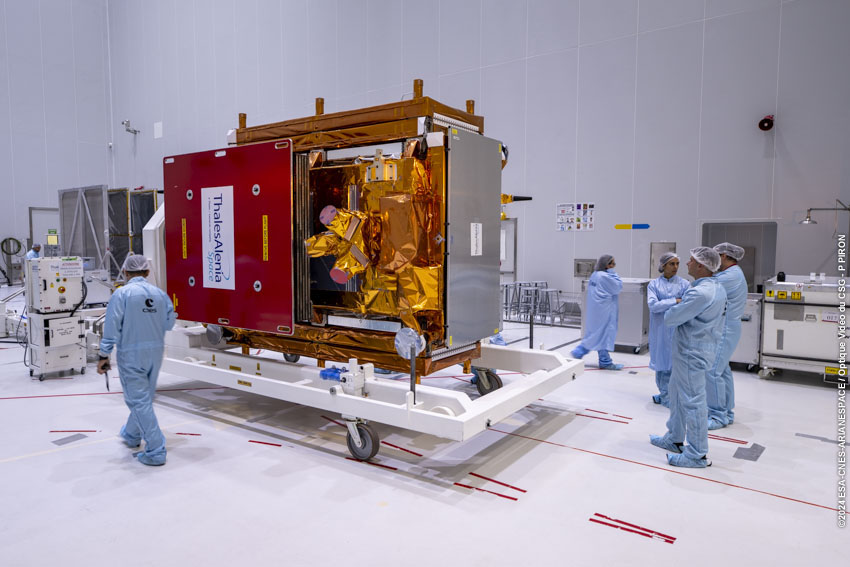 ESA Earth Observation (@esa_eo) on Twitter photo The <a href="/CopernicusEU/">Copernicus EU</a> #Sentinel1 C satellite is now out of the shipping container that kept it safe while travelling to the launch site in French Guiana.
The satellite is set to liftoff on 3 December🚀
📸Credits: ESA-CNES-ARIANESPACE/Optique vidéo du CSG–S. Martin The <a href="/CopernicusEU/">Copernicus EU</a> #Sentinel1 C satellite is now out of the shipping container that kept it safe while travelling to the launch site in French Guiana.
The satellite is set to liftoff on 3 December🚀
📸Credits: ESA-CNES-ARIANESPACE/Optique vidéo du CSG–S. Martin