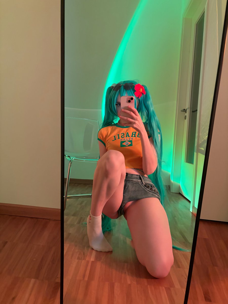 SoftFoggyCat's tweet photo. deleting in 12 hours, but whoever likes and says hi, ill send u the nudie version in dm 😚 https://t.co/aWTHEaLHAM