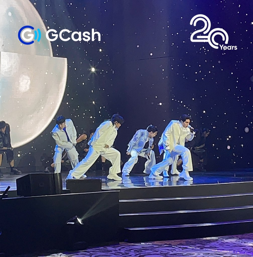 #CelebrateNatinAngLahat in the Moonlight! 🕺

<a href="/SB19Official/">SB19 Official</a> is here to party for #GCash20! ✨