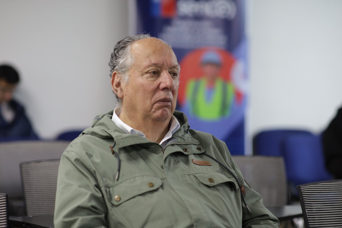 El @SenceBiobio realiza talleres 🏭 para contratistas y subcontratistas de #Huachipato, afectados por el cierre. Se informan medidas de apoyo 💼 como subsidios laborales y franquicias de capacitación 📚. ¡Unidos por nuevas oportunidades! 🤝 #SENCE #Industria