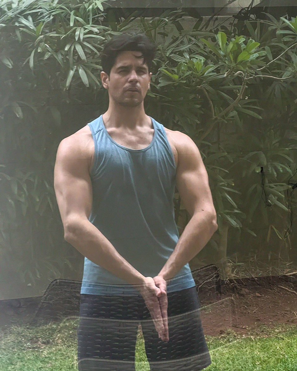 bollywood4200's tweet photo. #Bollywood #Actot #Star #SidharthMalhorta https://t.co/y5PriagRKV