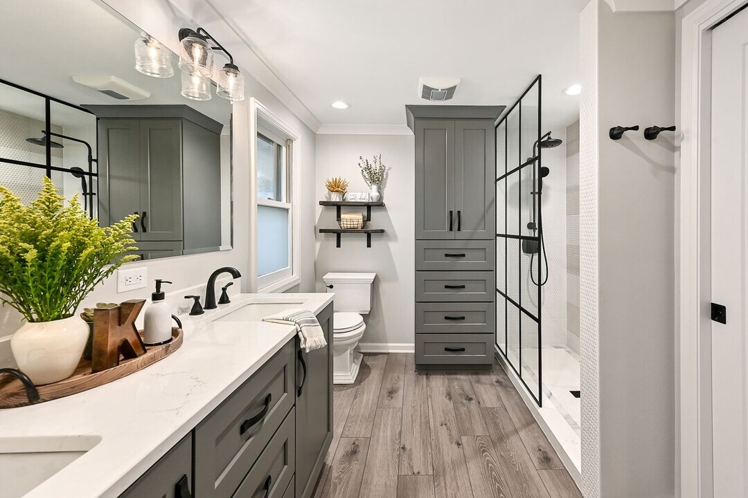 silvanamessing's tweet image. 25 Impressive Bathroom Makeovers by HGTV Stars

The bathroom is one of the most important — and easily overlooked — aspects of a home.  tinyurl.com/ysmhk39p

#bathroomdesign #interiordesign #bathrooms