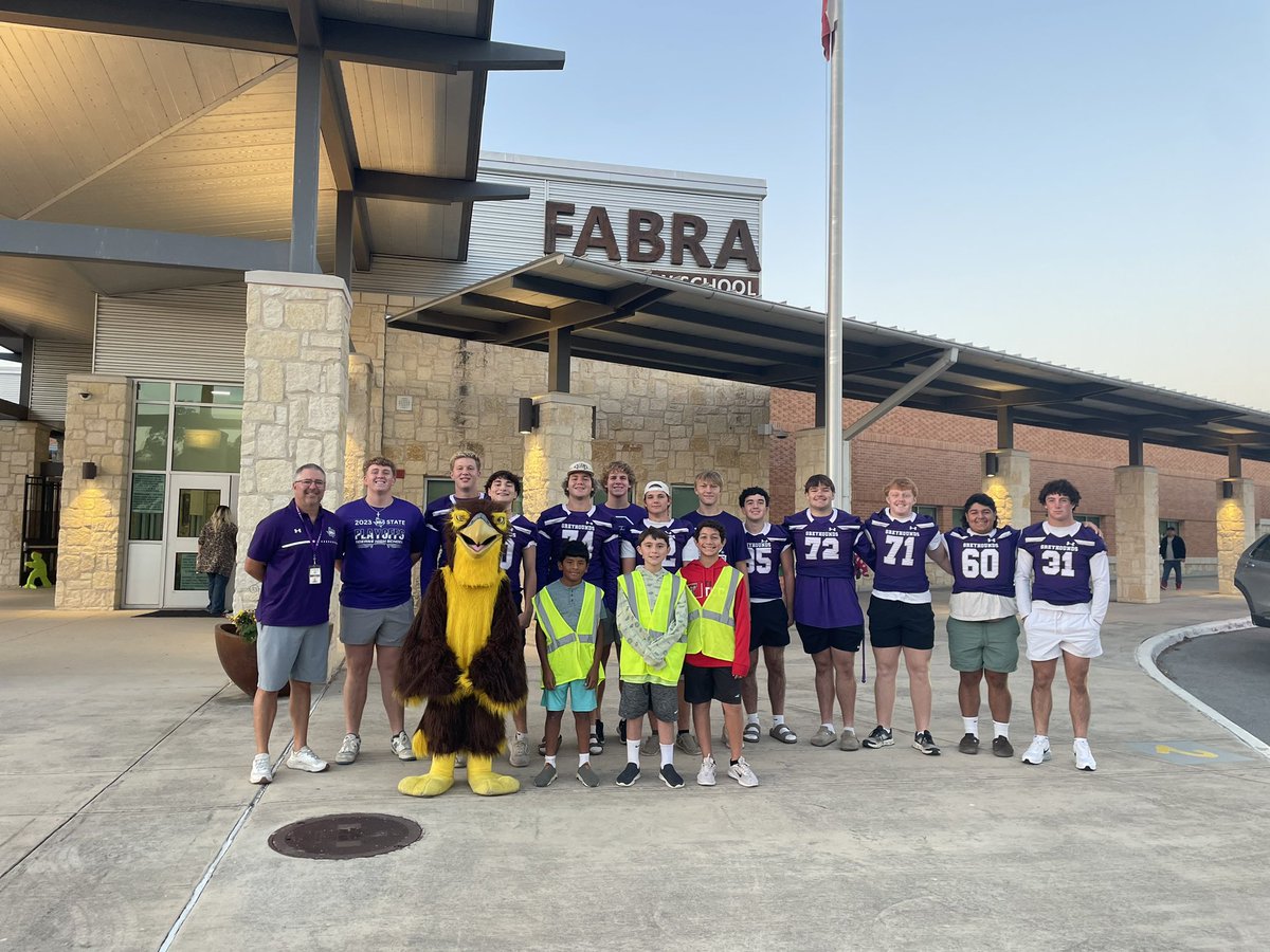 FabraElem's tweet photo. Thank you to our Greyhounds for getting our final day before Fall Break started! We wish you all the best of luck tomorrow night against Harlandale! #fabrafamily #GoHoundsGo #brotherlylove #formerfalcons https://t.co/pkOBEoZ9YV