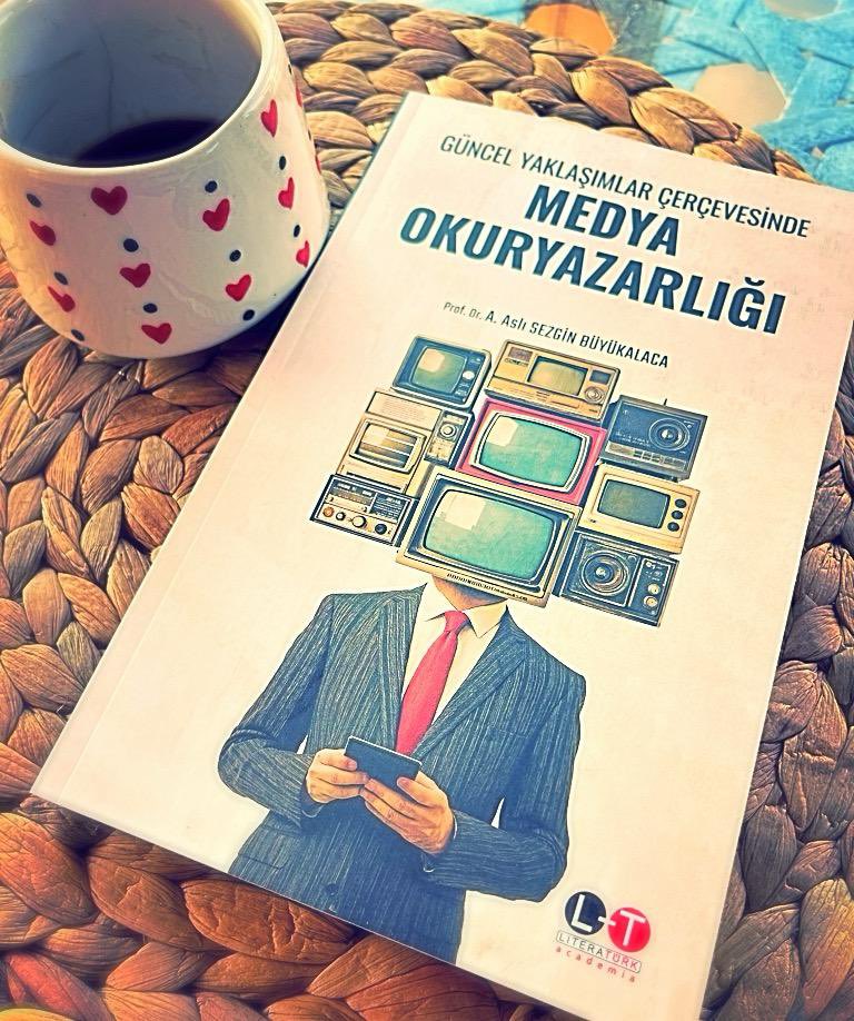 Dijital çağın önemli meselelerinden biri olan medya okuryazarlığı konusunda kapsamlı bir literatür sunan kıymetli arkadaşım Prof. Dr. A. Aslı SEZGİN BÜYÜKALACA’nın kitabı için kendisini tebrik eder, okumanızı tavsiye derim.