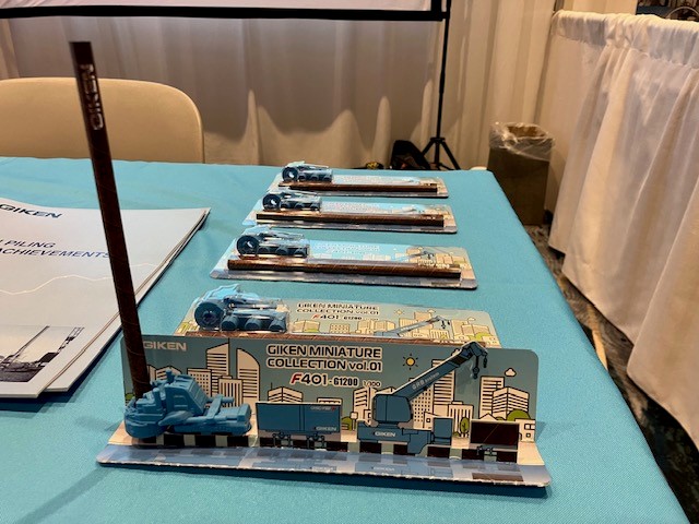 GikenAmerica's tweet photo. Hello again #DFI49 participants. Feel free to stop by booth 607 this morning to get your ERASER (Silent Piler) and PENCIL (steel pipe pile) set for your desk before they disappear ๐ #pressinpiling #SilentPiler #meetTHISpress https://t.co/zCEqaLffst