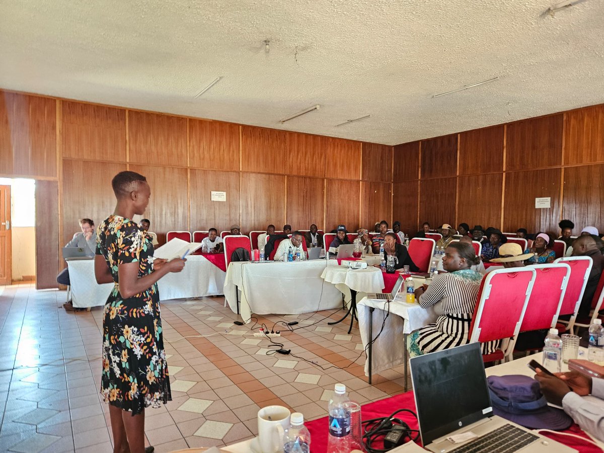 CraigMuraz's tweet image. The indicators were incorporated in the HOLPA survey which was conducted last year. Communities also learned how the results shape our co-designed Transition Pathways (#TPWs) towards agroecology for sustainable farming. 
#AgroecologyInitiative #OneCGIAR #LISP #HOLPA