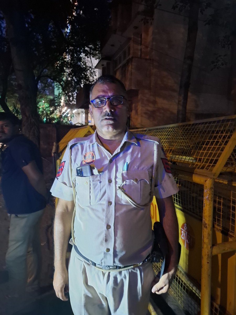 #Terrible <a href="/dtptraffic/">Delhi Traffic Police</a> <a href="/DelhiPolice/">Delhi Police</a> no support to people in need. I requested 200 times to let me take auto im open road in CR park as I was unable to walk but I was not allowed. How uncaring how terrible public support by Delhi police. <a href="/AtishiAAP/">Atishi</a> <a href="/AamAadmiParty/">AAP</a>