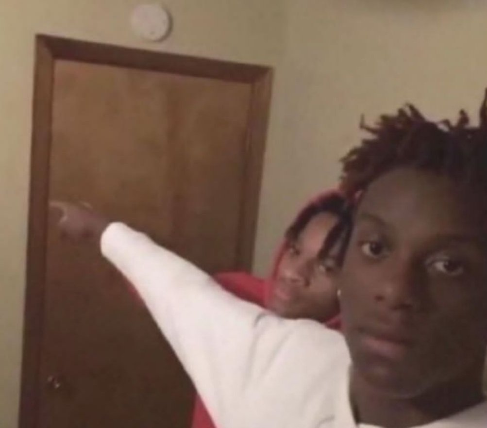 GMeazza's tweet photo. When the she hits 2 of my blunts and and starts speaking about her crush https://t.co/h7MPIpHDJu