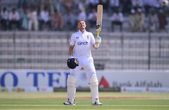 crckstats's tweet photo. Joe Root has completed 20,000 runs in intl cricket in just 458 innings (Dismissed 408 times - Avg. 49.2 🤯
Test - 12,664 runs in 268 innings
ODI - 6,522 runs in 160 innings
T20i - 893  runs in 30 innings

@ICC @BCCI @root66 

#ICC #PAKvsENG #JoeRoot #runs #Legend https://t.co/d9rNrAUIZY