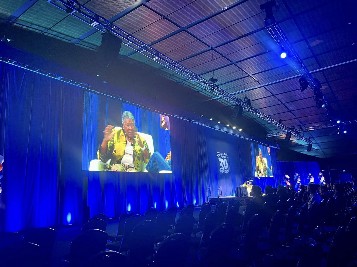 After a successful performance in California at Cambodia Day, our team reunited for the Eastern Bank Celebration of Social Justice, honoring the trailblazing Jackie Jenkins-Scott. It was an inspiring evening, celebrating a true leader in equity and social justice.