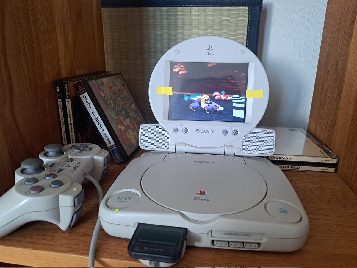 Vu que mes livraisons ont un retard monstre, je prends mon pied sur mes setup rétro.