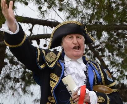 batshit_auspol's tweet photo. Suitably batshit: Apparently the City of Sydney employs an official Town Crier.

The current one has held the job for almost 50 years, having started filling in at the "Old Sydney Town" theme park, where he was so popular he was poached by the actual city to do the job for real https://t.co/HyLJmjTTld