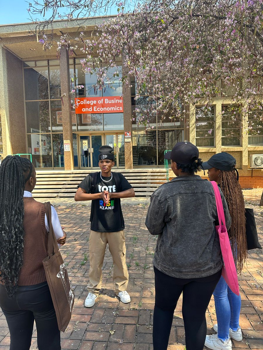 RiseMzansiYouth's tweet photo. #RiseMzansi UJ SRC Candidate Tshepang Bopalamo, together with our supporters, was at APB Campus engaging students on the ongoing SRC elections and making sure they vote.
Vote RISEMzansiUJ for the future you want to see at UJ!
#RiseMzansiSRC #UJSRC #VoteRiseMzansiUJ https://t.co/VHtPKFXW4Q