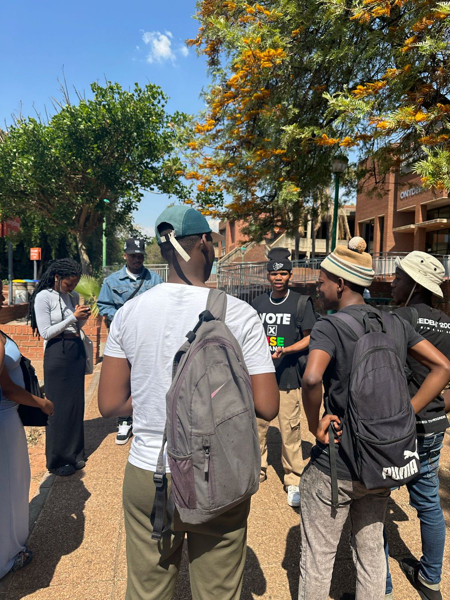 RiseMzansiYouth's tweet photo. #RiseMzansi UJ SRC Candidate Tshepang Bopalamo, together with our supporters, was at APB Campus engaging students on the ongoing SRC elections and making sure they vote.
Vote RISEMzansiUJ for the future you want to see at UJ!
#RiseMzansiSRC #UJSRC #VoteRiseMzansiUJ https://t.co/VHtPKFXW4Q
