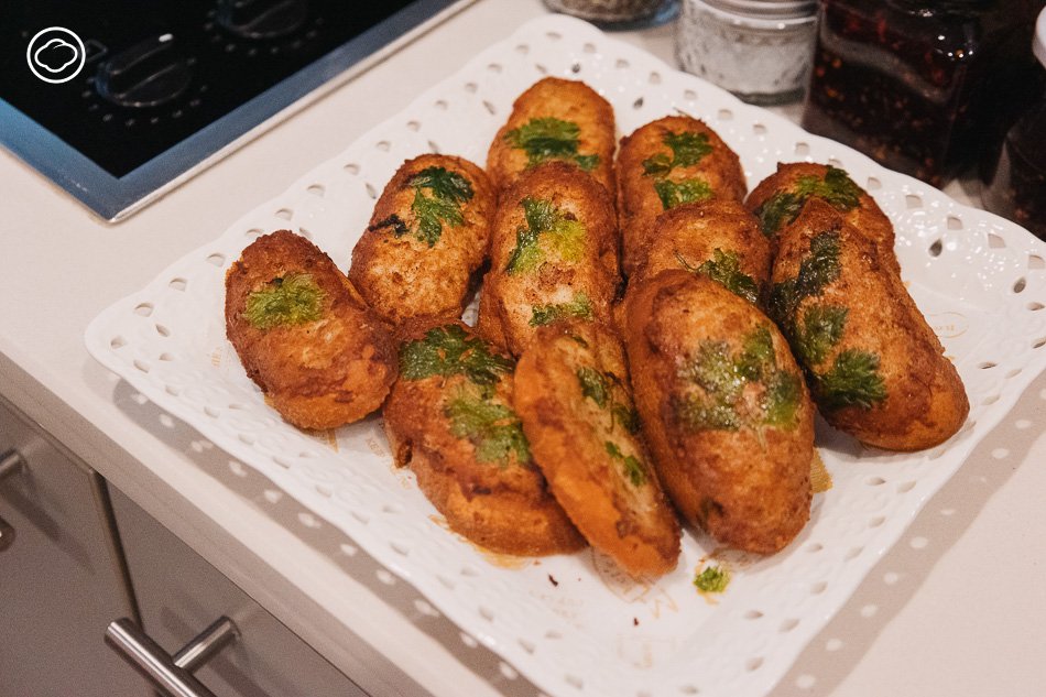 readthecloud's tweet image. คอลัมน์ #PageMaker รอบนี้ พาไปคุยกับ บอม-อธิเชฐ แสวงเจริญ เจ้าของเพจ #รสวันวาน และสูตรแคบหมูน้ำพริกเผาแสนอร่อย ถึงจุดเริ่มต้นของพื้นที่ถ่ายทอดความทรงจำผ่านจานอาหาร เบื้องหลังการทำเพจ จนถึงทิศทางของรเพจในอนาคต จึงขอชวนไปรู้จักกับเขาต่อกันที่ #readthecloud readthecloud.co/old-day-taste/