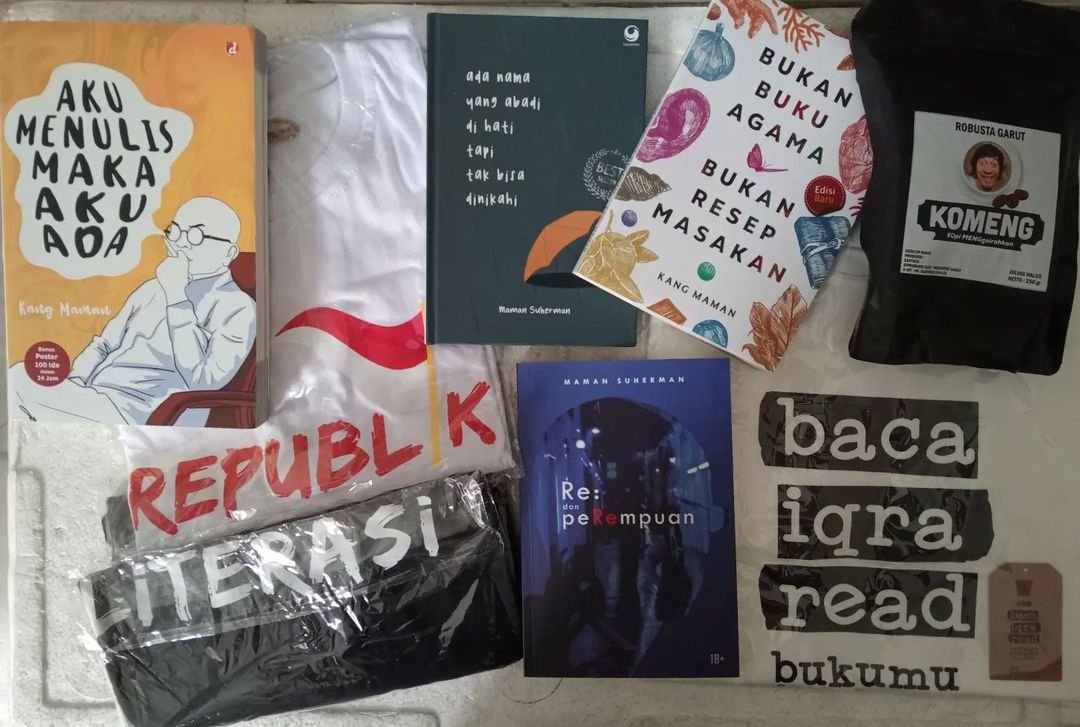 maman1965's tweet photo. #GiveAway lg bareng sy &amp; @JNE_ID . Ada 10 paket buku sy + kaos utk 10 org.

Pilkada di-mana2.
Menurutmu kepala daerah yg akan kamu pilih di kab/kota atau propinsi tempat tinggalmu itu yg visi/misi, karakter, rekam jejaknya seperti apa? Jangan sebut nama, 
Ingat:
Pilkada damai. https://t.co/J3JH4atscJ