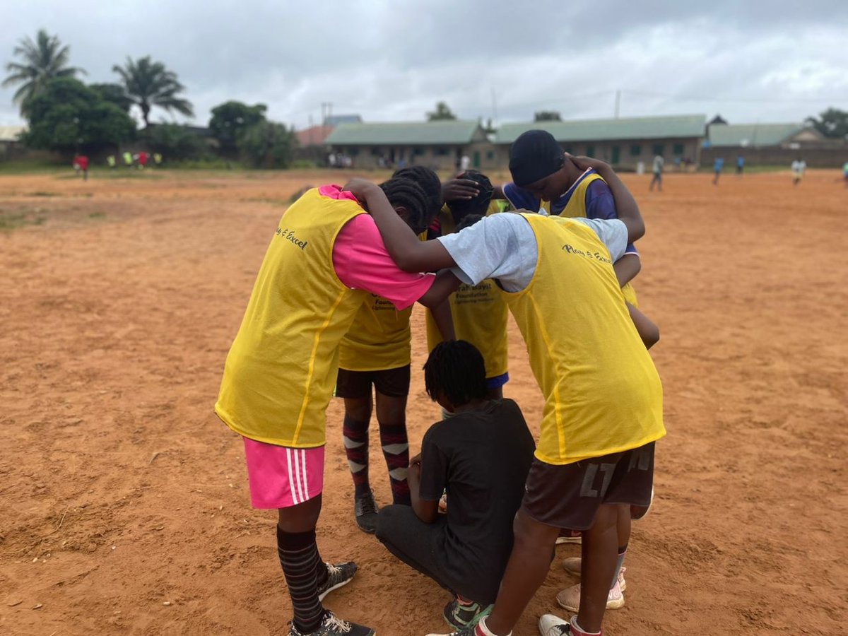 orahbayitfound1's tweet image. Through continuous support, our Play &amp;amp; Excel girls are not just athletes today but leaders of tomorrow, ready to make a difference in their communities. #PlayAndExcel #OneYearof Growth #Teamwork #LeadershipSkills #Football  #today #leader #fun #support  #athletes #excel