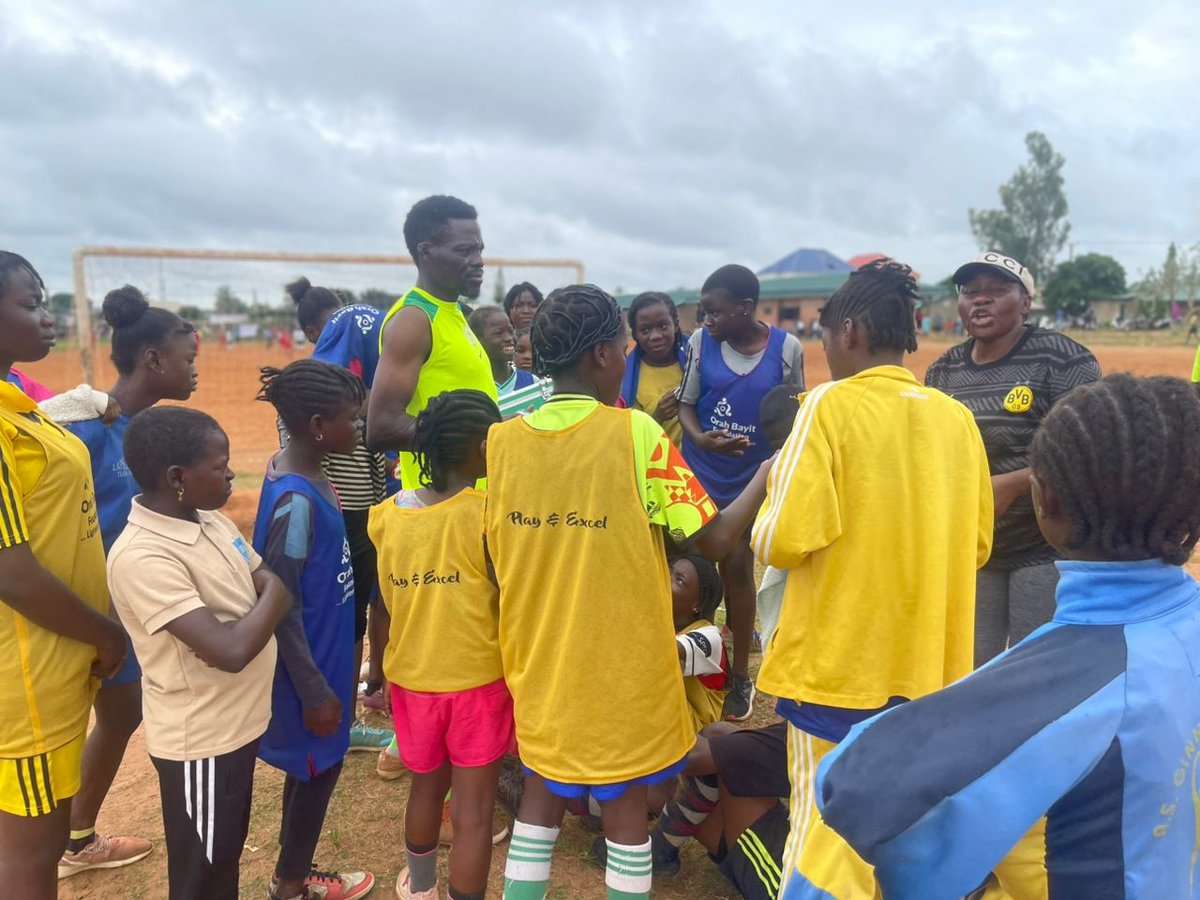 orahbayitfound1's tweet image. Through continuous support, our Play &amp;amp; Excel girls are not just athletes today but leaders of tomorrow, ready to make a difference in their communities. #PlayAndExcel #OneYearof Growth #Teamwork #LeadershipSkills #Football  #today #leader #fun #support  #athletes #excel