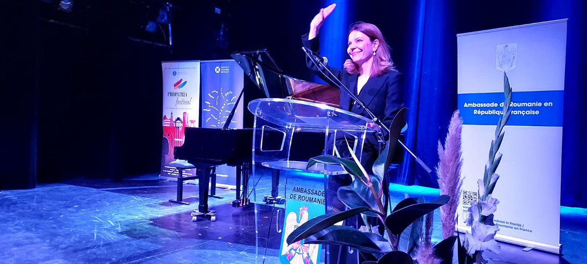 IBivolaru's tweet photo. Une merveilleuse soirée à Paris: le prix Benjamin Fondane, 17ème édition, décerné par @icr_paris à la poétesse🇧🇬 Aksinia Mihailovna, au théâtre Ranelagh. Un hommage émouvant rendu par le pianiste🇫🇷🇷🇴Ingmar Lazar dans un concert extraordinaire organisé par l'association Pro-Patria https://t.co/YvFp6Rdfou