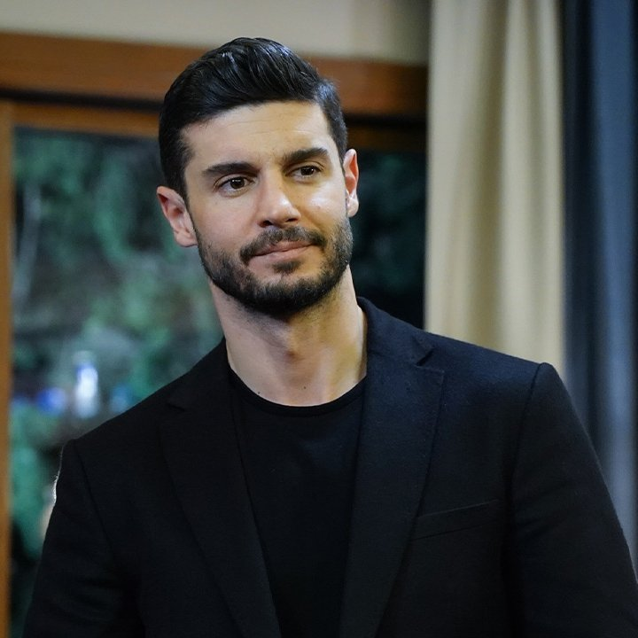 Oyuncu Berk Oktay: "Maalesef görüyoruz ki yozlaşmış, hayatı sadece sanal alem sanan, iki tane rapçinin görse korkacağı ama ağzından düşürmediği silah ve uyuşturucuyu kendine siper eden, elinin tersiyle iki tane çaksan yerden kalkamayacak 45 kiloluk p*çler, zibiler; bunların