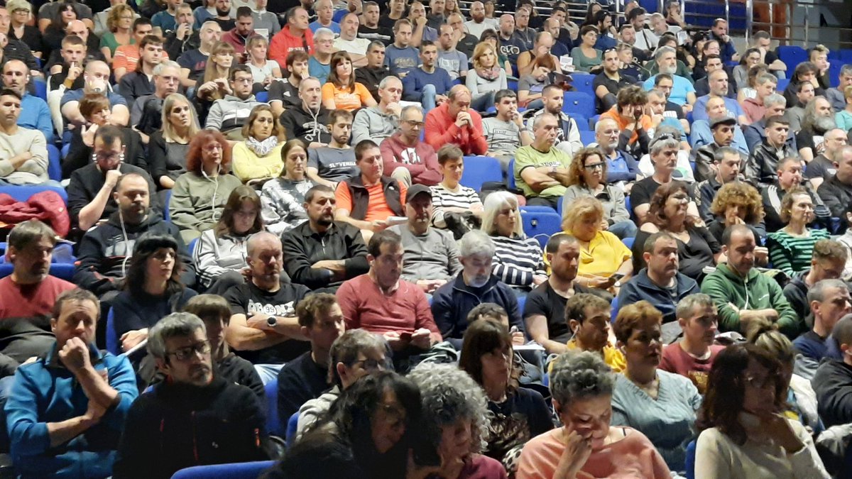 LABnafarroa's tweet image. Une honetan, Nafarroako delegatuen batzarra egiten ari gara Burlatako kultur etxean, sindikatuak dituen erronka nagusien inguruko hausnarketa partekatzeko.

#LangileenAlde
#TrabajoYVidasDignas