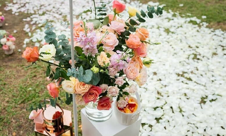 FlowersPhuket's tweet image. Flowers 🌸 for the Special Day #beautifulflowers💐 #beautifulcolor #weddingflowers #flowerdesign #destinationwedding #villawedding #weddingplanner @uniquephuket #weddingflowers @weddingflowersphuket #weddingphotographer @jaranimagesFlowers 🌸 for the Special Day #beautifulflowe…