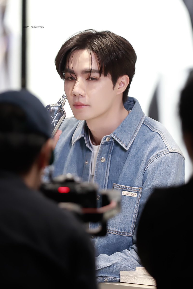 JOLLY_0910's tweet photo. 241010 CK

พ่อนายแบบ 🖤

@zee_pruk #ZeePruk
#CKOneEssenceXZeePruk https://t.co/OsuJN9SI1w