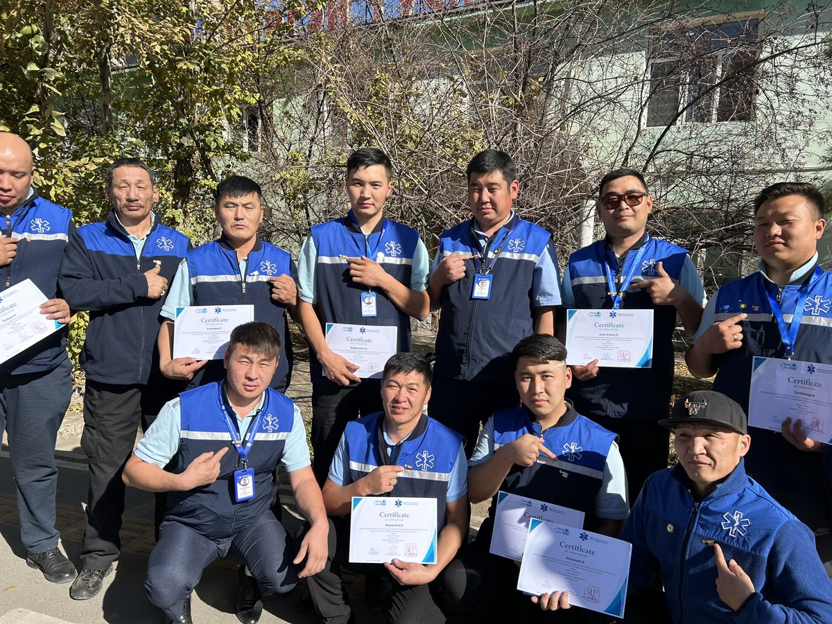 James Stubley (@jamesstubley) on Twitter photo As formal education finished today in 🇲🇳 #EMSglobal #paramedic instructors had the pleasure of handing out course certificates to the 45 x 103 🚑 Assistants.
Gifts were also handed out from 🇦🇺 🇨🇦 & 🇬🇧.
Thanks to the <a href="/ParamedicsUK/">College of Paramedics</a> for the pin badges - very well received 😃 As formal education finished today in 🇲🇳 #EMSglobal #paramedic instructors had the pleasure of handing out course certificates to the 45 x 103 🚑 Assistants.
Gifts were also handed out from 🇦🇺 🇨🇦 & 🇬🇧.
Thanks to the <a href="/ParamedicsUK/">College of Paramedics</a> for the pin badges - very well received 😃