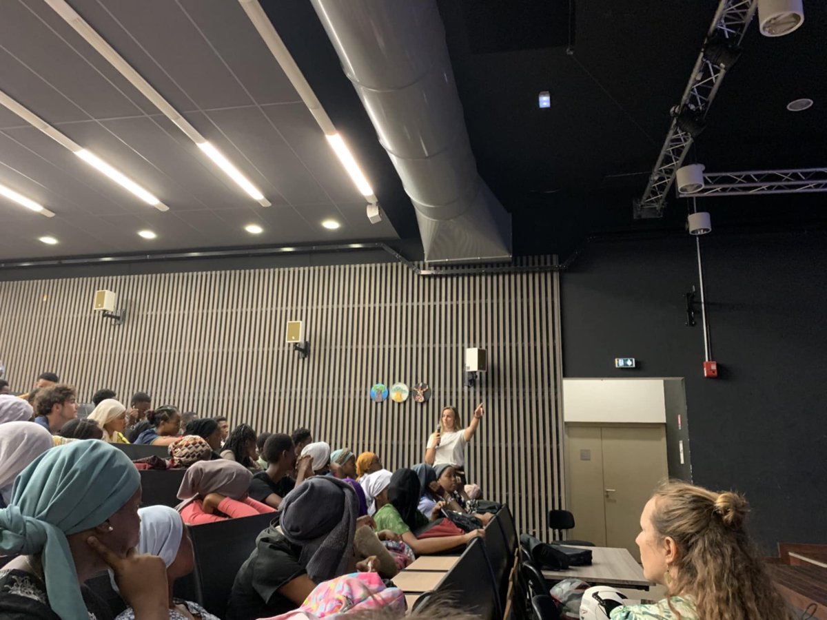 Reef Pulse (@reef_pulse) on Twitter photo Excellente présentation d'Élise Delcour pour les Fêtes de la Science au Lycée des Lumières de Mamoudzou à Mayotte !
Elle effectue son doctorat en #écoacoustique chez <a href="/Reef_Pulse/">Reef Pulse</a> afin de participer à la sauvegarde des récifs coralliens mondiaux. 🪸👂🎙️🎵🎤 🌊 🐠 Excellente présentation d'Élise Delcour pour les Fêtes de la Science au Lycée des Lumières de Mamoudzou à Mayotte !
Elle effectue son doctorat en #écoacoustique chez <a href="/Reef_Pulse/">Reef Pulse</a> afin de participer à la sauvegarde des récifs coralliens mondiaux. 🪸👂🎙️🎵🎤 🌊 🐠
