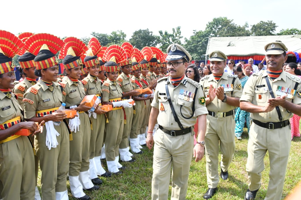 stcbsfnb's tweet image. Today,401 Female Recruits of STC BSF NB took an oath to serve the nation in an attestation cum POP ceremony. 
Sh Soorya Kant Sharma,IG STC BSF NB, reviewed  the parade &amp;amp; commended the high standards of training imparted to the Recruits.